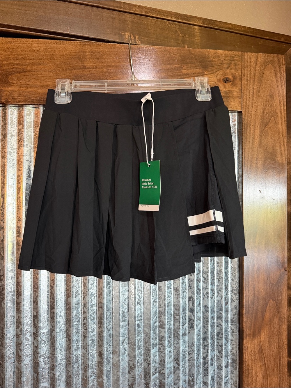 NWT HALARA Black Pleated Athletic Skort with White Stripes Sz small